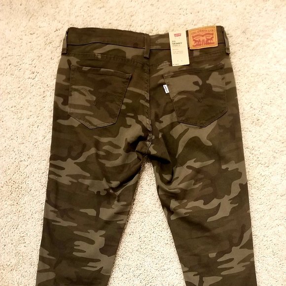 Women's Levi Jean's - Picture 4 of 6